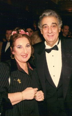 <p style="text-align: right;" dir="rtl">סילביה עם פלאסידו דומינגו<br />לוס אנג'לס 2004</p>